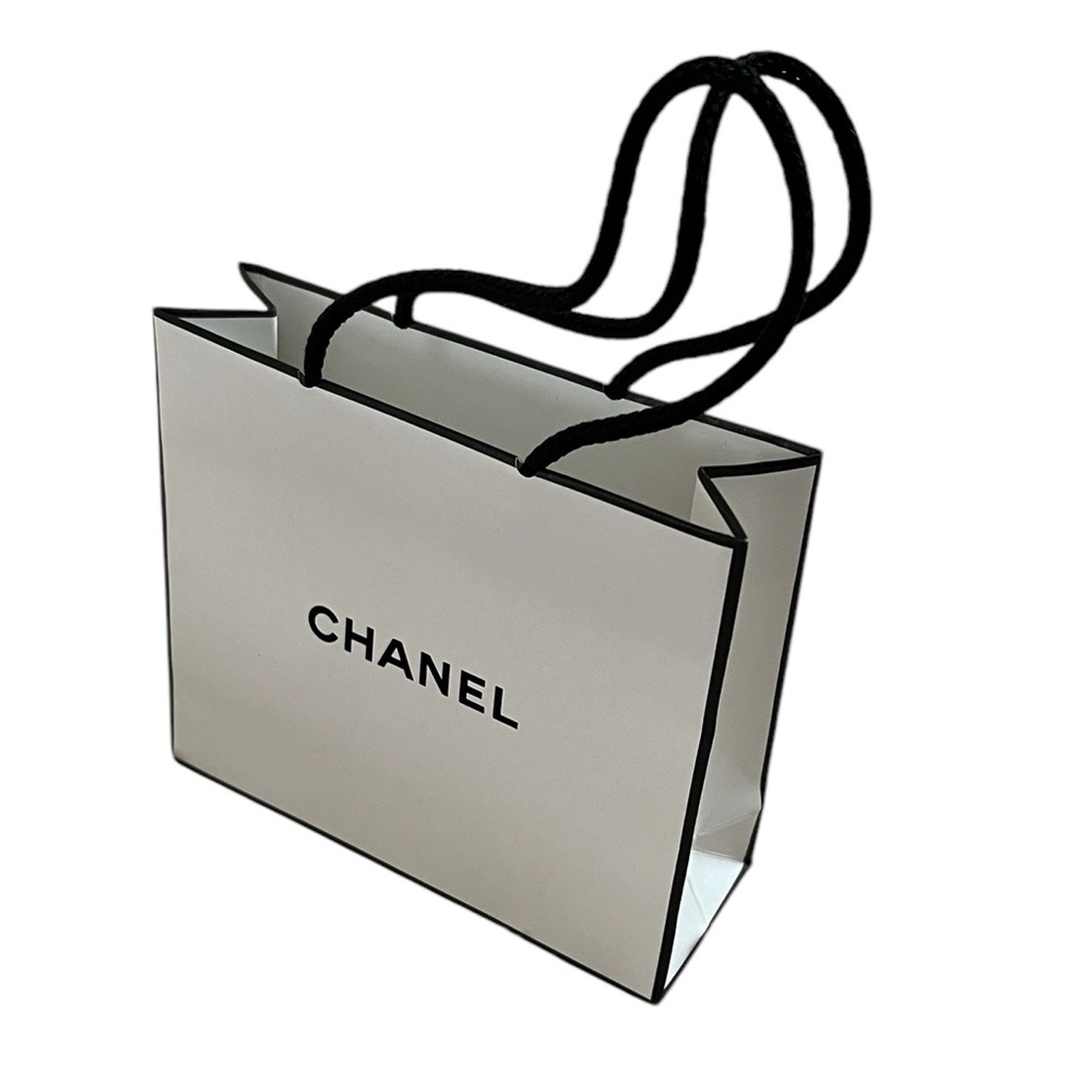 Chanel White Recyclable Shopping Gift Bag with Logo - Picture 4 of 8